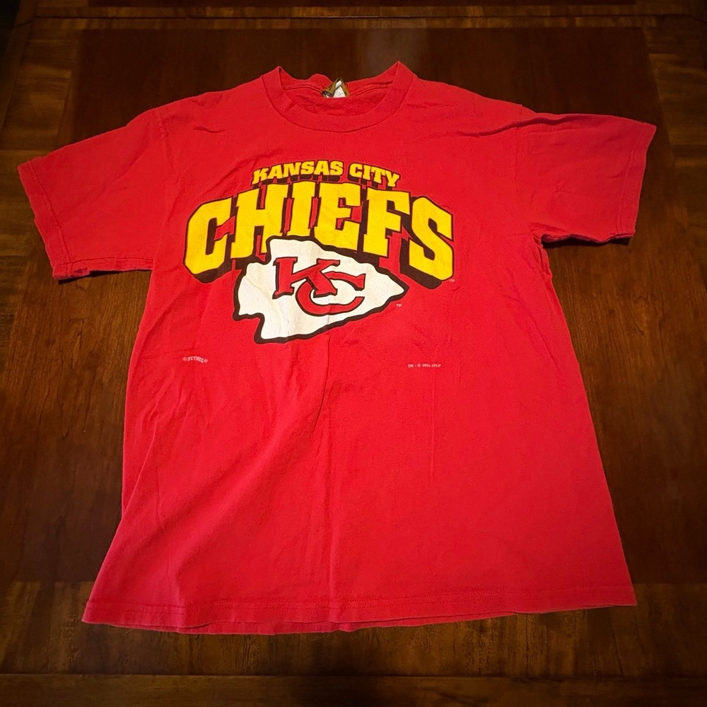 Vintage 1995 Nutmeg Mills NFL Kansas City Chiefs T-Shirt Red Made in USA Size L